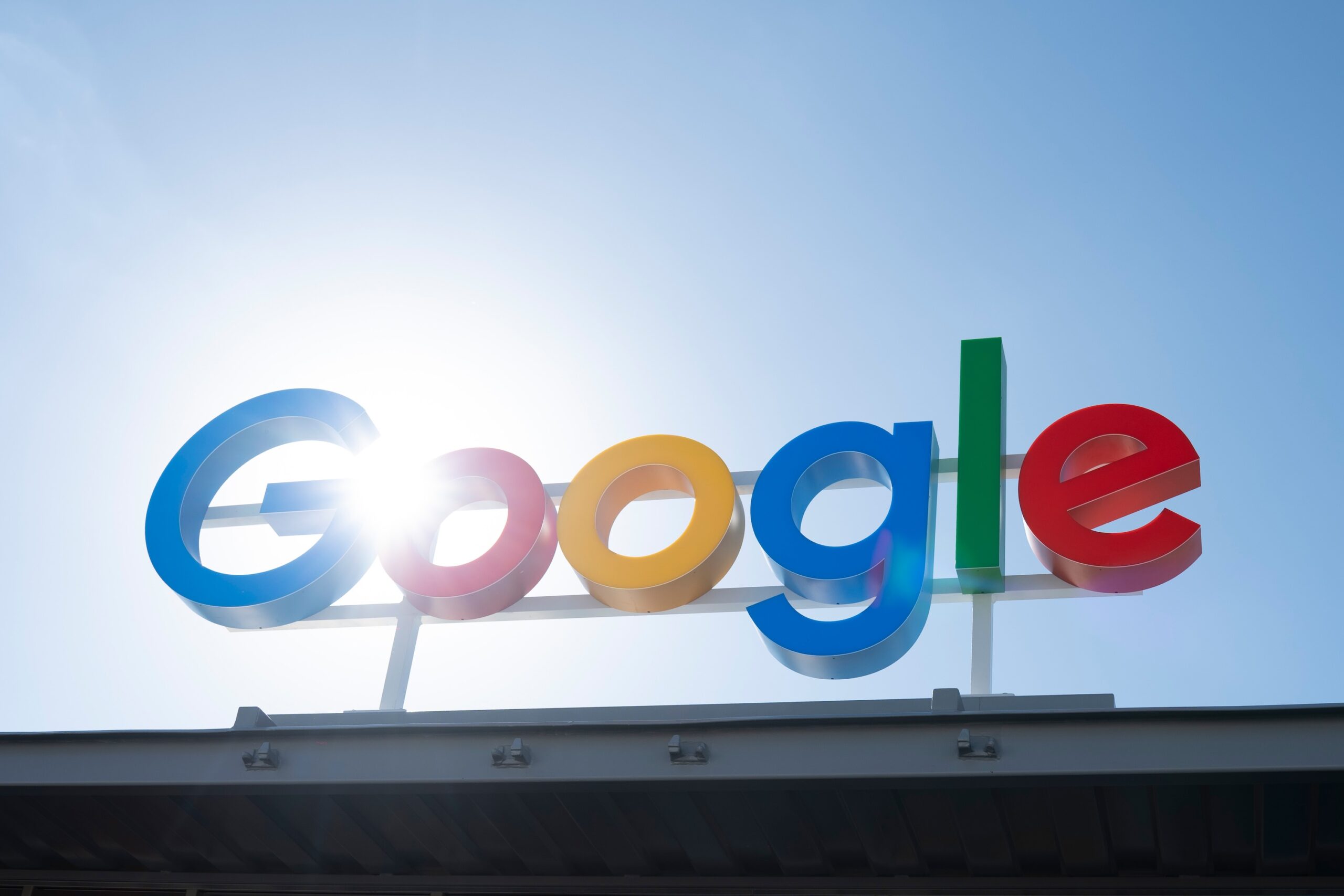 Google tyliai paleido nemokamą DI diktavimo programą: Eloquent veikia be interneto
