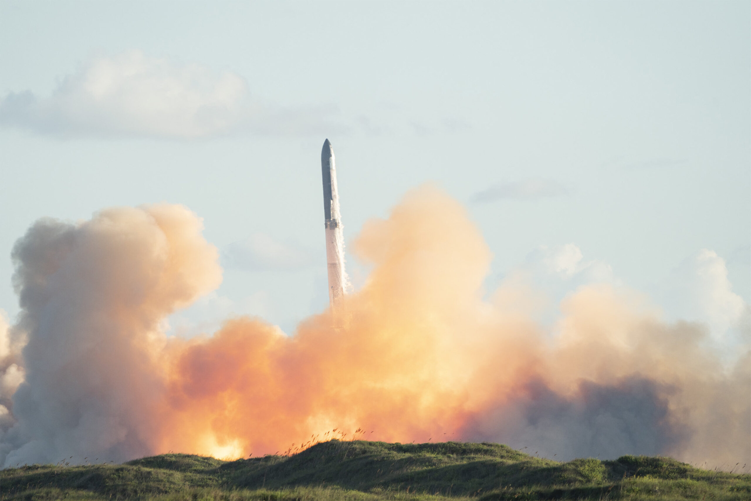 SpaceX planuoja DI duomenų centrus kosmose: milijonas palydovų ir IPO vasarą