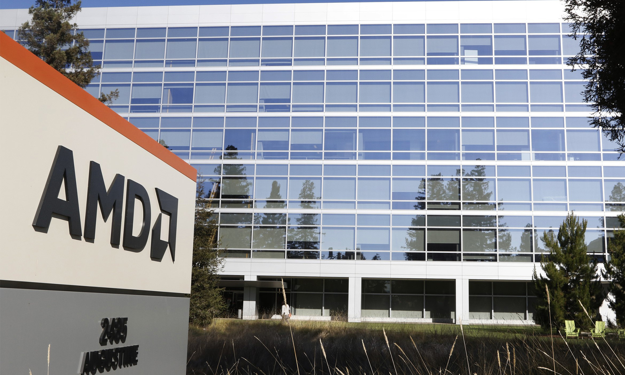 AMD akcijos šoko 45% per balandį: DI lustų bumas pasiekė naują piką