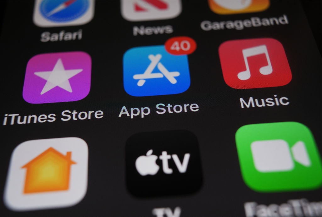 App Store sprogsta: naujų programėlių skaičius šoko 60 proc. dėl DI kodavimo įrankių