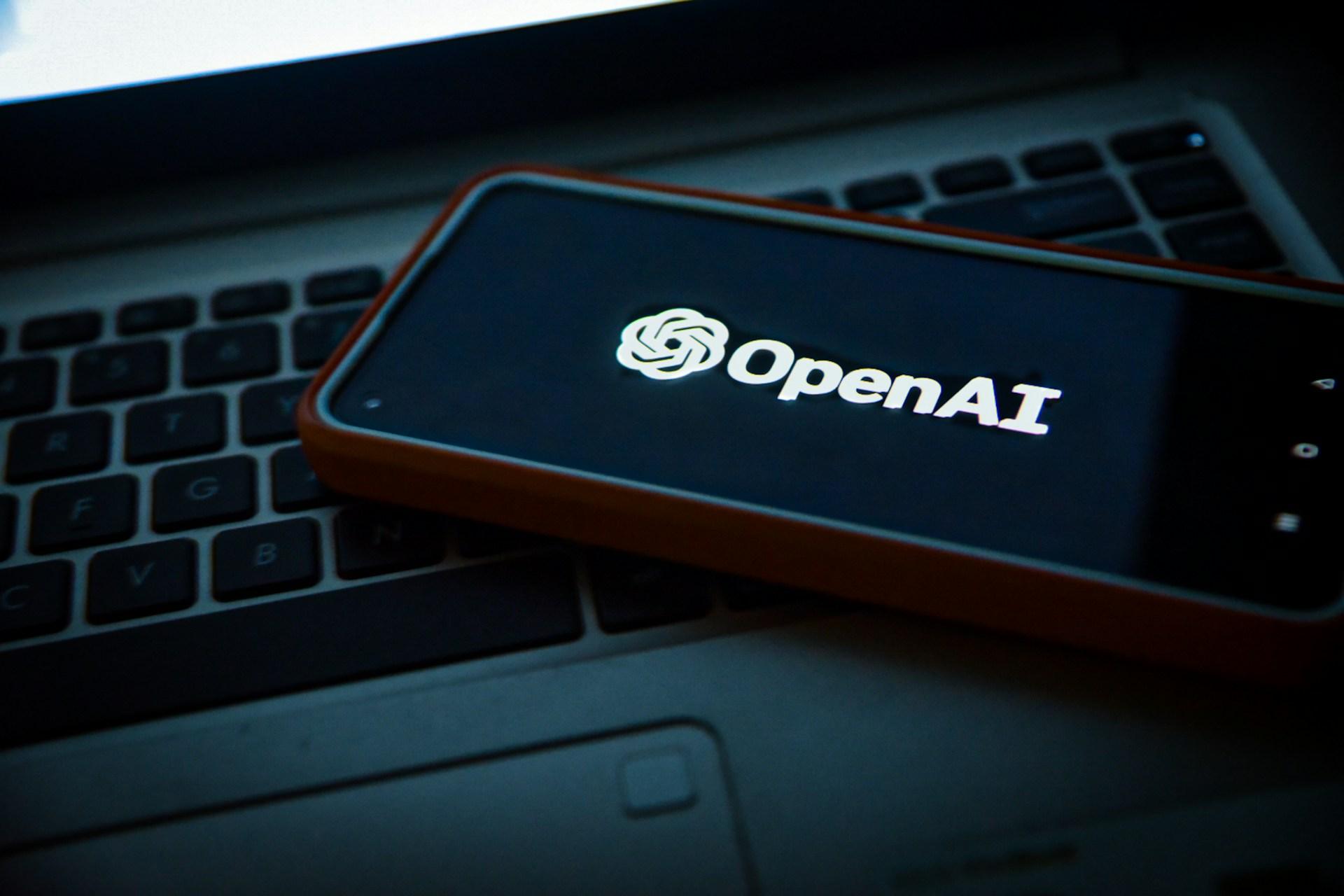 OpenAI ruošiasi IPO: trilijono dolerių vertinimas, bet praranda 14 mlrd. per metus