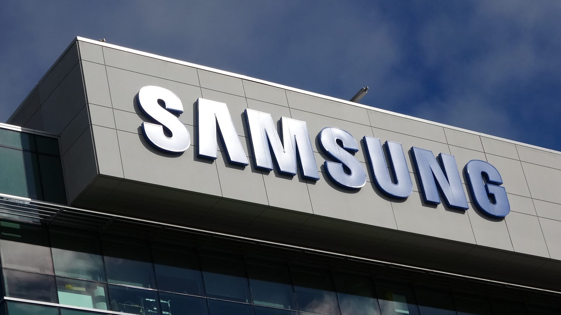 Samsung prognozuoja rekordinį pelną: DI lustai padidino pajamas 8 kartus per metus