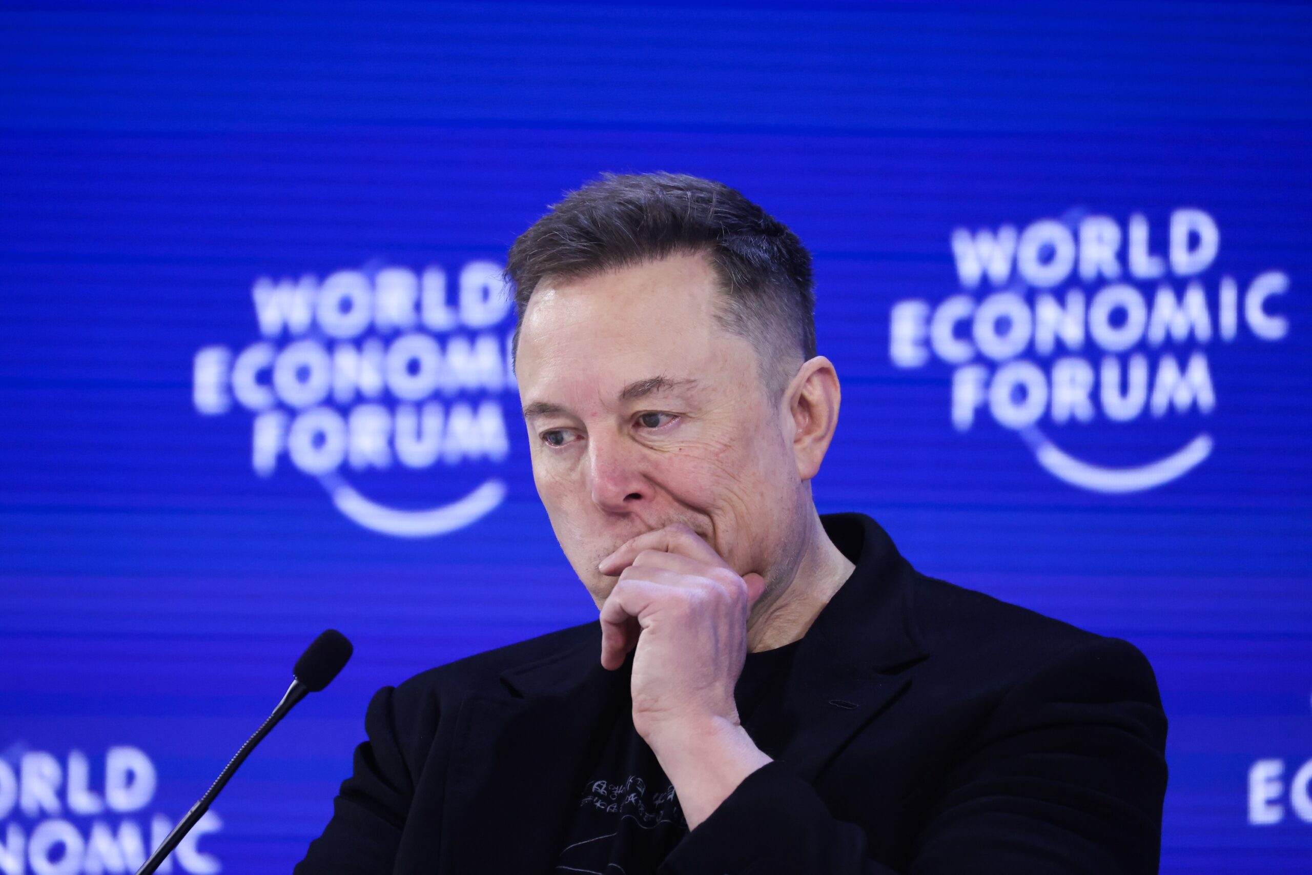 Elon Musk xAI griūva: 500 atleidimų ir visi bendraįkūrėjai pabėgo