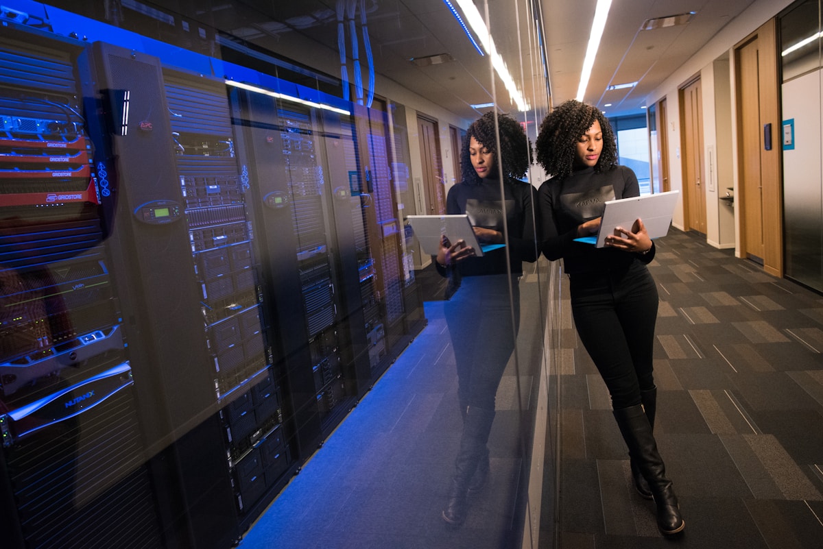Meta atleidžia 8 000 darbuotojų: didžiausias DI pertvarkymas nuo 2022 metų