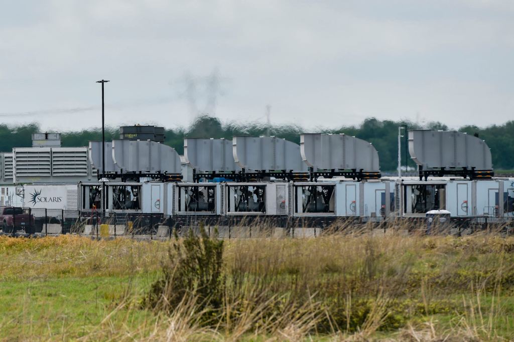 Musk xAI datos centras: 50 dujų turbinų be leidimų kelia teisines grėsmes ir aplinkosaugos klausimus