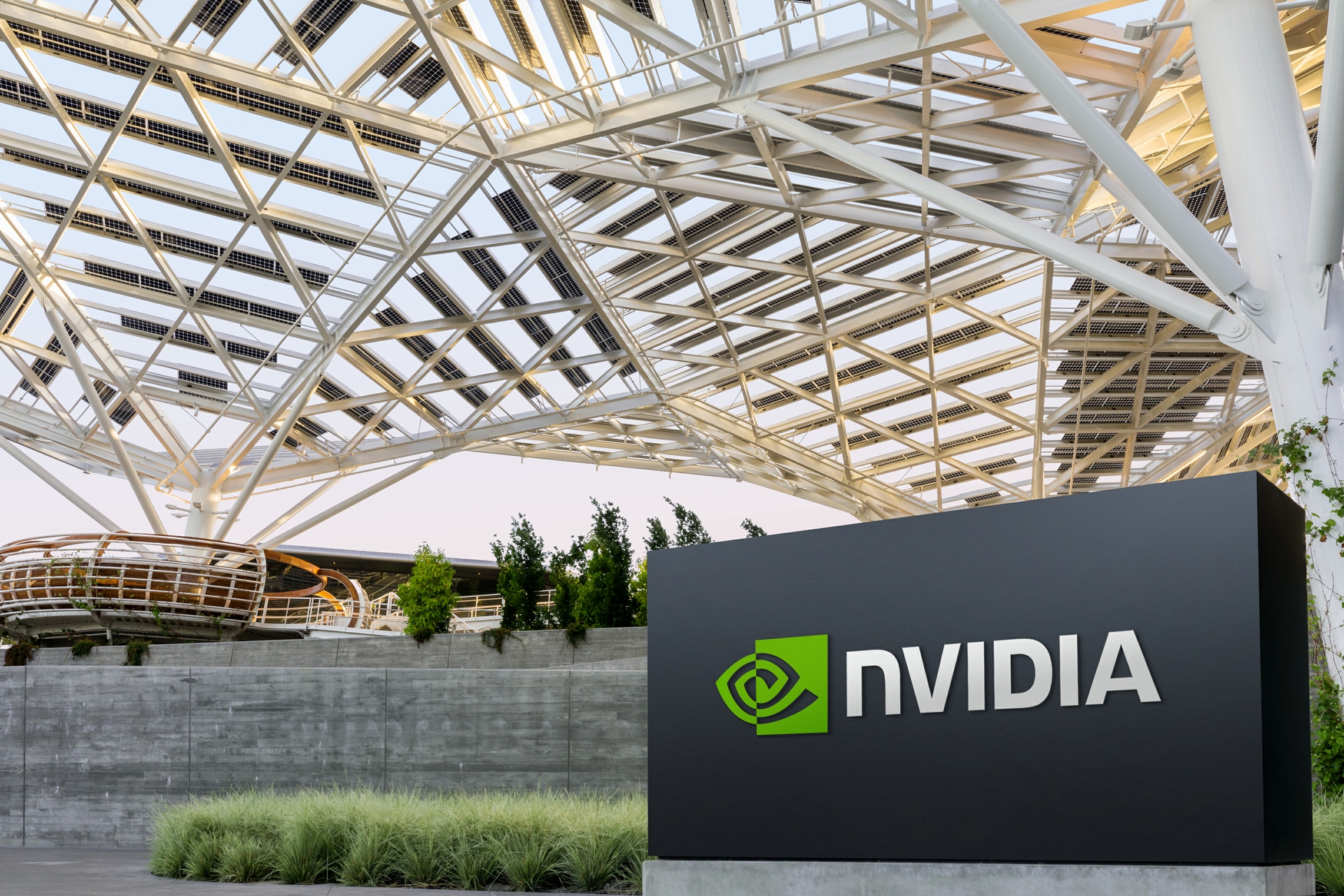 NVIDIA 500 mlrd. DI infrastruktūrai: pinigai seka skaičiavimo galią
