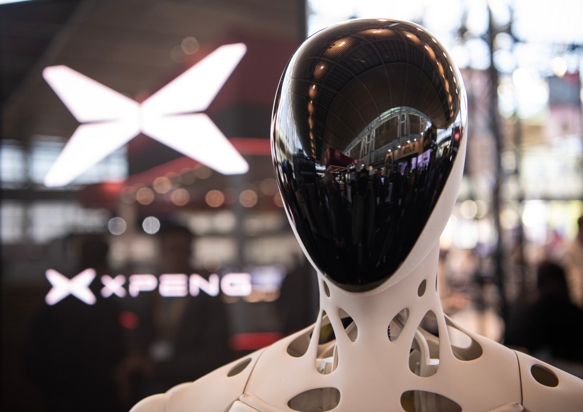 Kinijos automobilių gamintojai stato ant humanoidų robotų