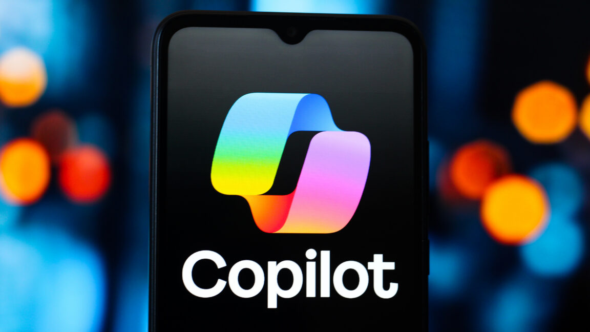 Microsoft Copilot slapta instrukcija: kai asistentas pats išduoda raktą