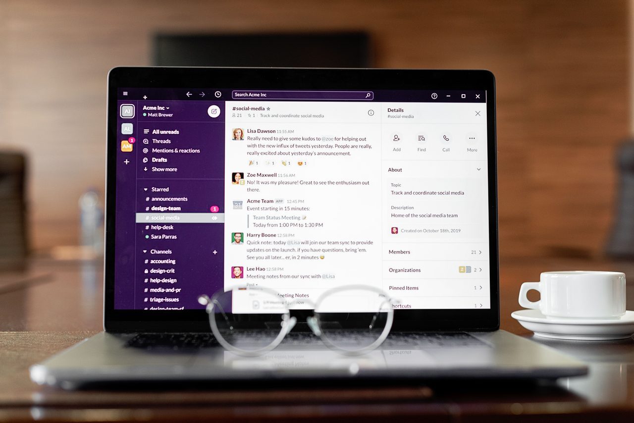 Slack Code: DI kodavimo agentai kraustosi į komandos pokalbį