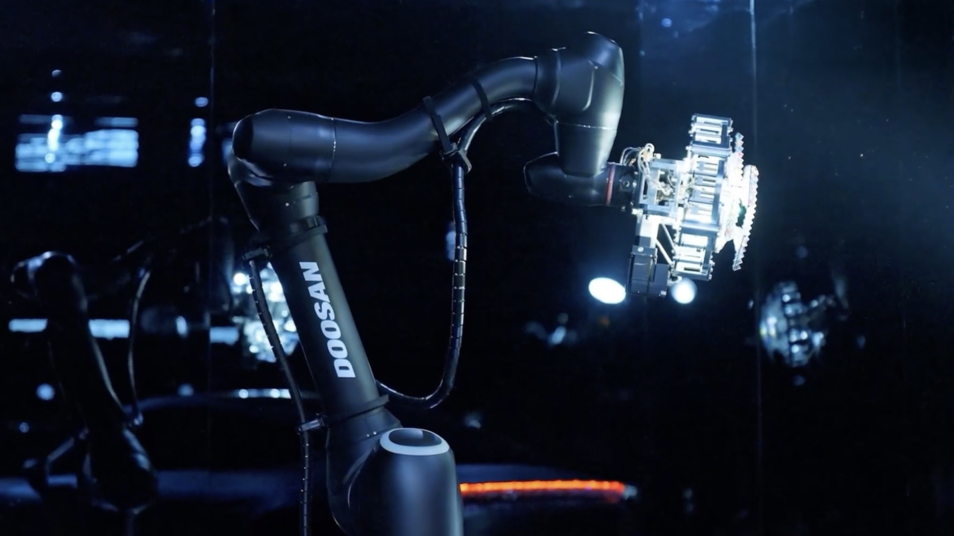 NVIDIA ir Doosan jungia robotus su fiziniu DI
