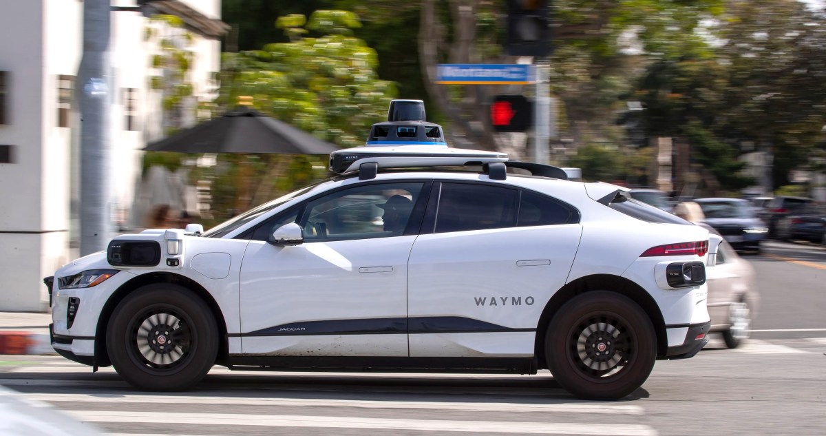 Robotaksi kaina žmonėms: autonominis transportas turi nematomą pamainą