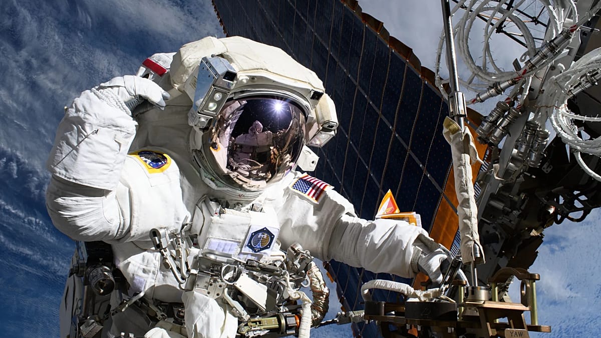 Astronautas kosmose ir medicinos technologijų bandymai orbitoje