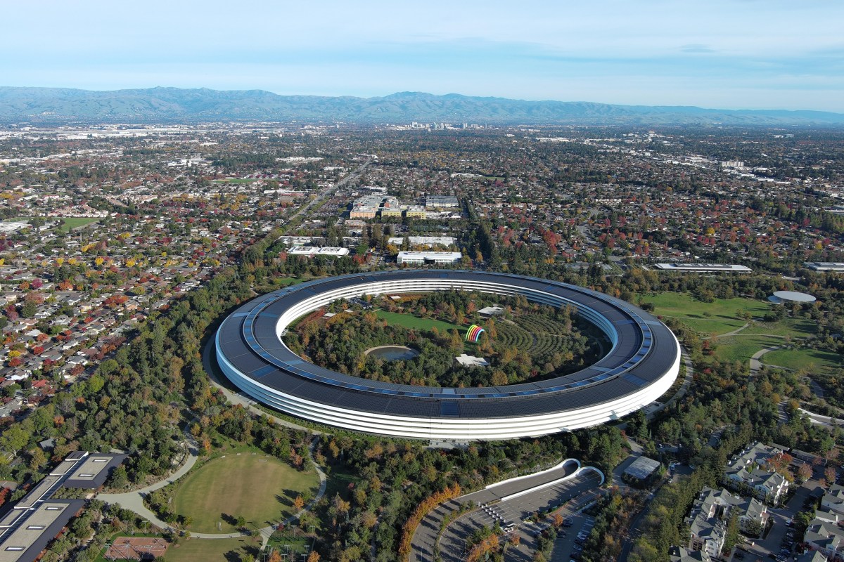 Apple ir OpenAI ginčas: kai darbuotojo duomenys tampa DI karo dalimi