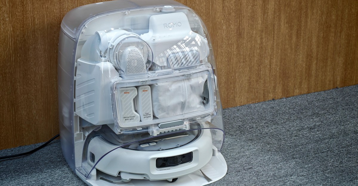 DJI Romo 2 robotas siurblys su kliūčių įveikimo funkcija