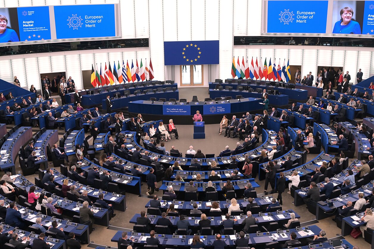 Meta vaikų saugumas Europoje ir socialinių tinklų DI algoritmai
