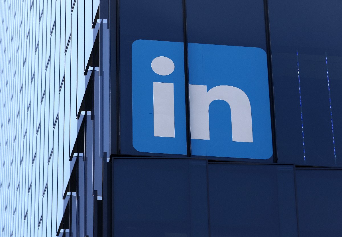 LinkedIn tikrina profilius: DI eroje CV vėl reikia įrodymų