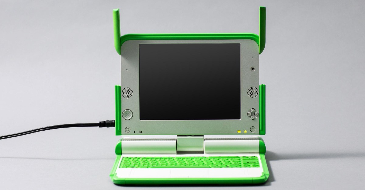 OLPC švietimo kompiuterio istorija ir technologijų pamokos mokykloms