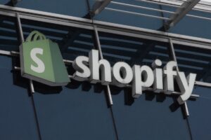 Shopify atidaro kasą DI agentams: pirkimą valdys naršyklė