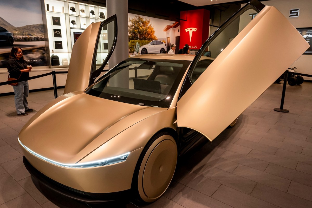 Tesla gamybos mastas Cybercab ir Optimus projektams