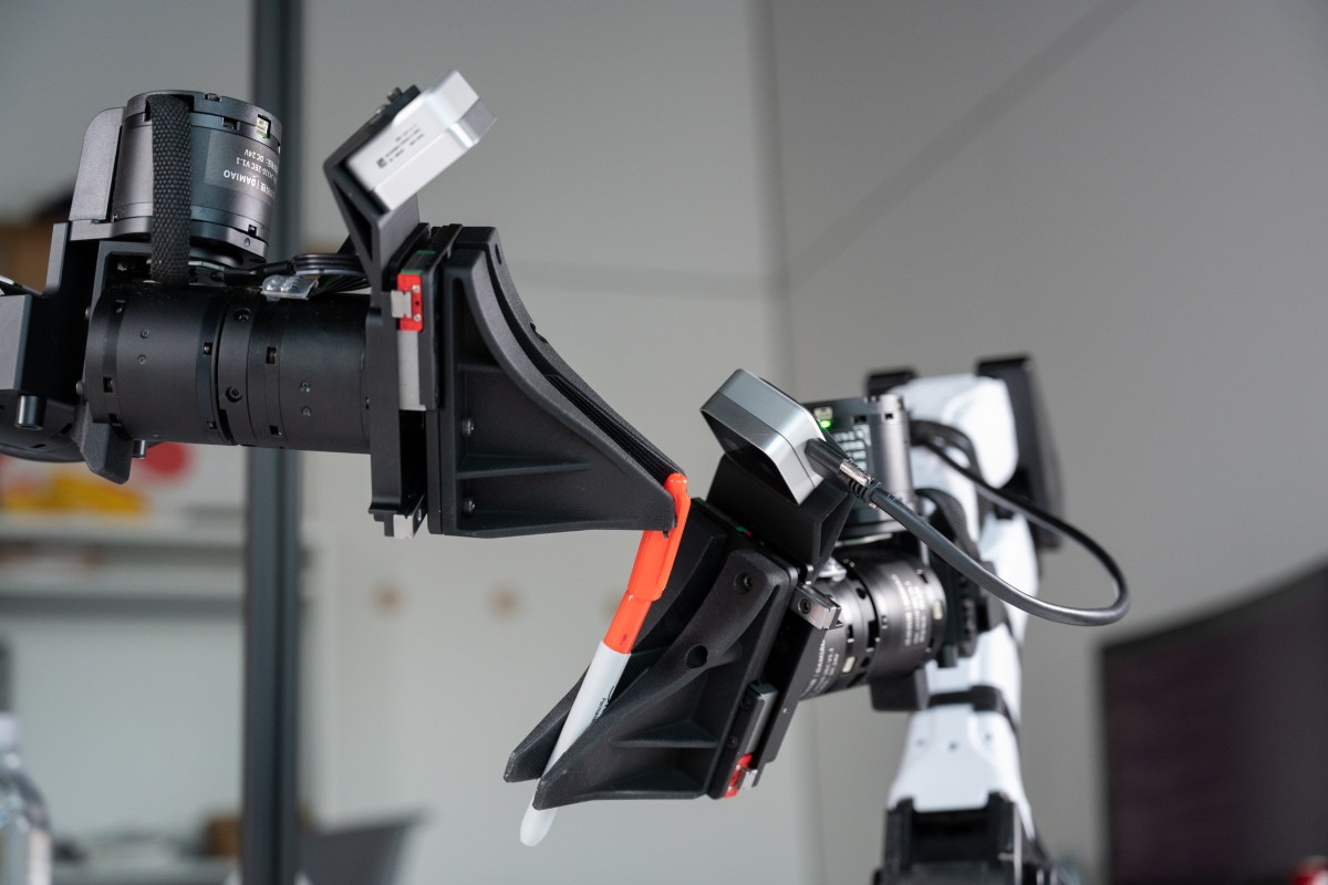 XDOF robotų rankos ir fizinio DI duomenys